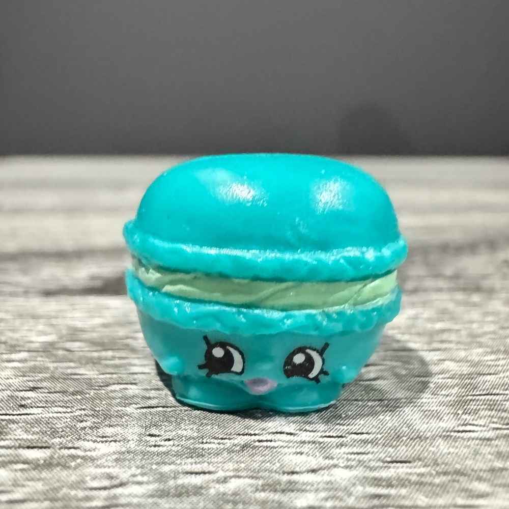 Shopkins | Sweet Treats: Macca Roon (3-053) - Mini Collectable Figure